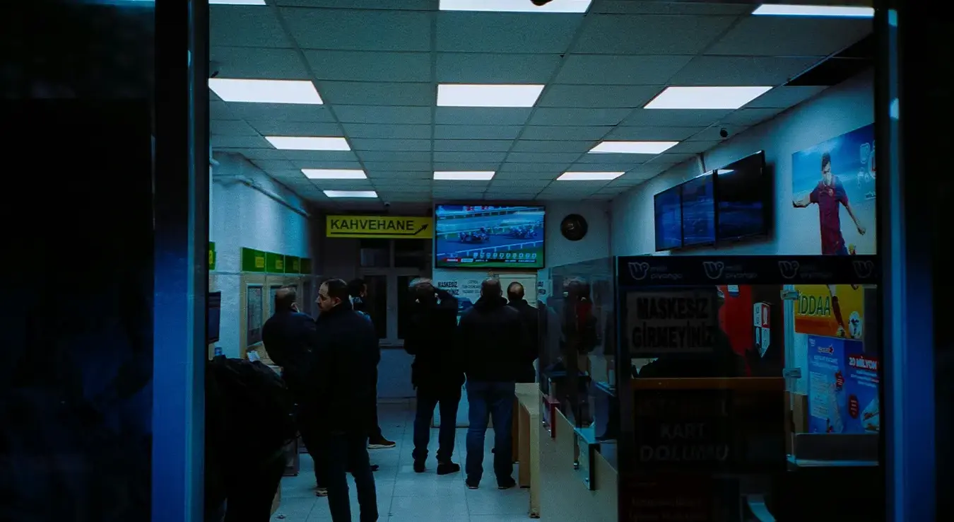 Кладионица људи у кладионици