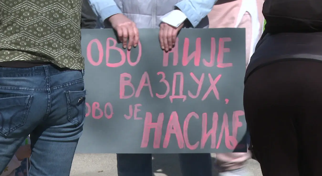 Осми март: Док једни славе, други протестују