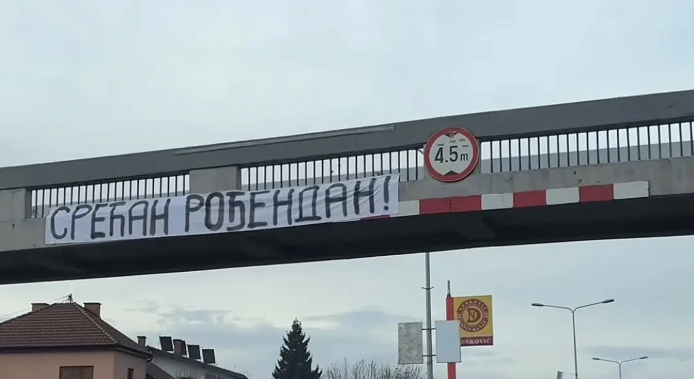 Транспаренти на транзиту у Бањалуци: Коме су посвећене рођенданске честитке