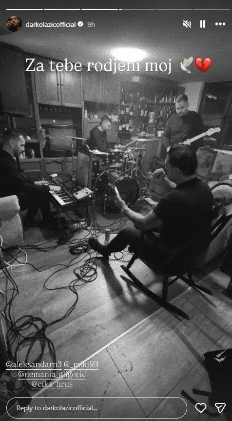 Дарко Лазић запјевао за покојног брата