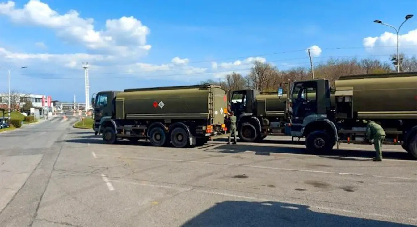 Словеначка војска развози гориво