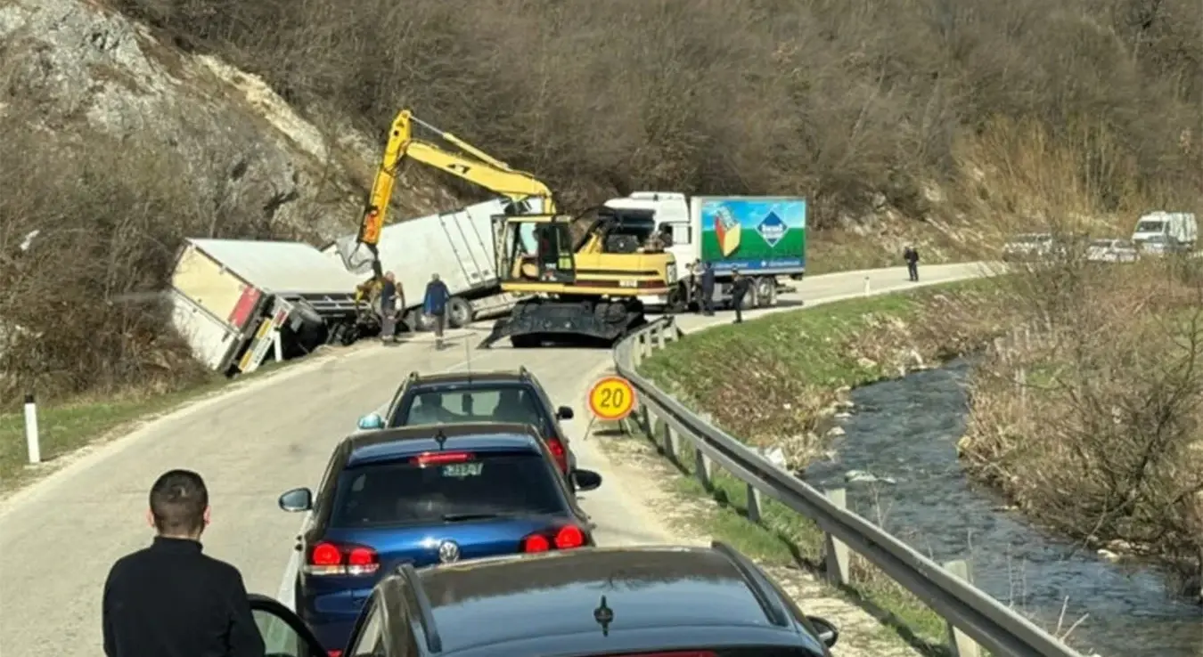 Камион слетио са пута код Мркоњић Града