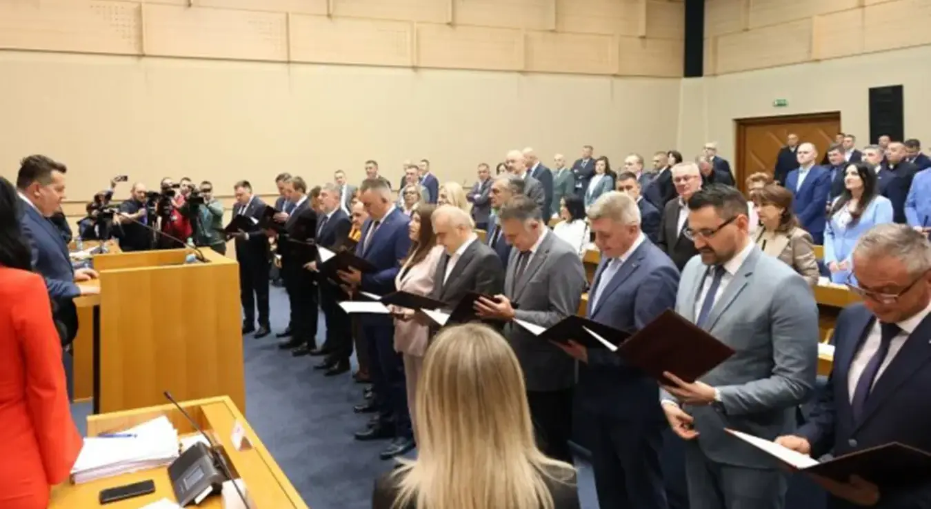 Нови/стари министри положили заклетву