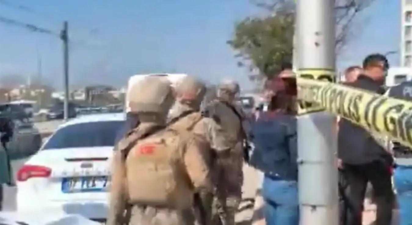 Наоружани специјалци стигли у зграду владе: Испливали први снимци