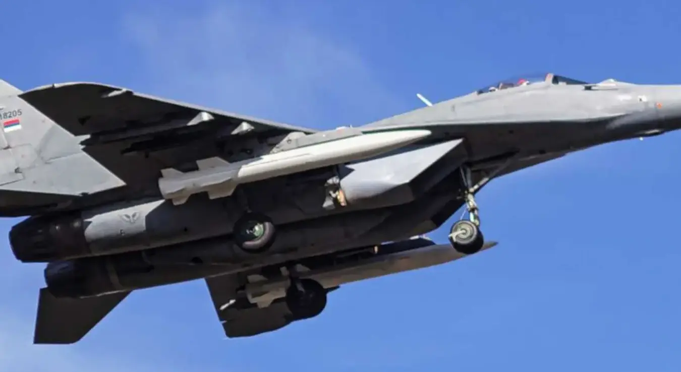 Српски авион са хиперсоничном ракетом