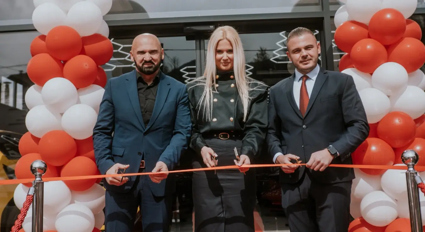 Породица Исак шири бизнис: Рамо отворио салон луксузних аутомобила