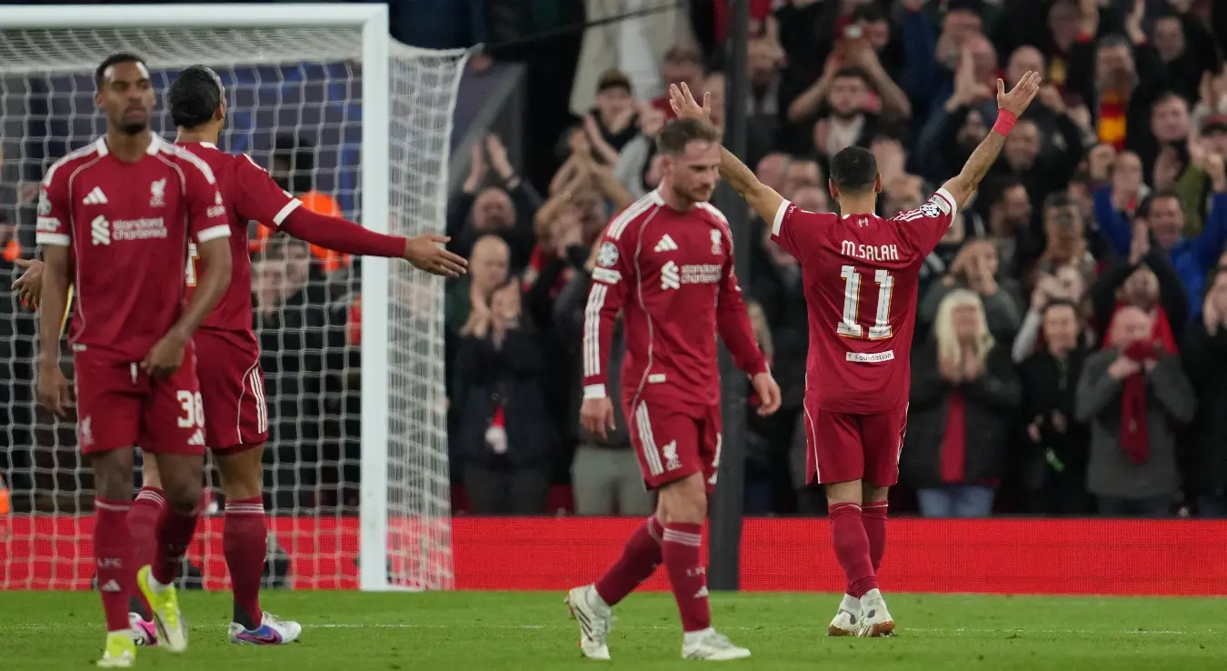 Ливерпулов Мохамед Салах, десно, слави након што је постигао четврти гол за свој тим током реванш утакмице осмине финала Лиге шампиона између Ливерпула и Галатасараја, у Ливерпулу, Енглеска, у сриједу, 18. марта 2026. године.
