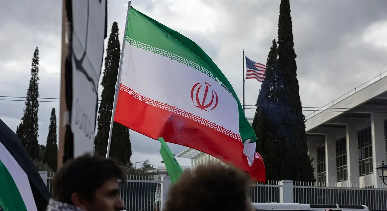 Демонстранти марширају током протеста против рата САД и Израела против Ирана и Хезболаха