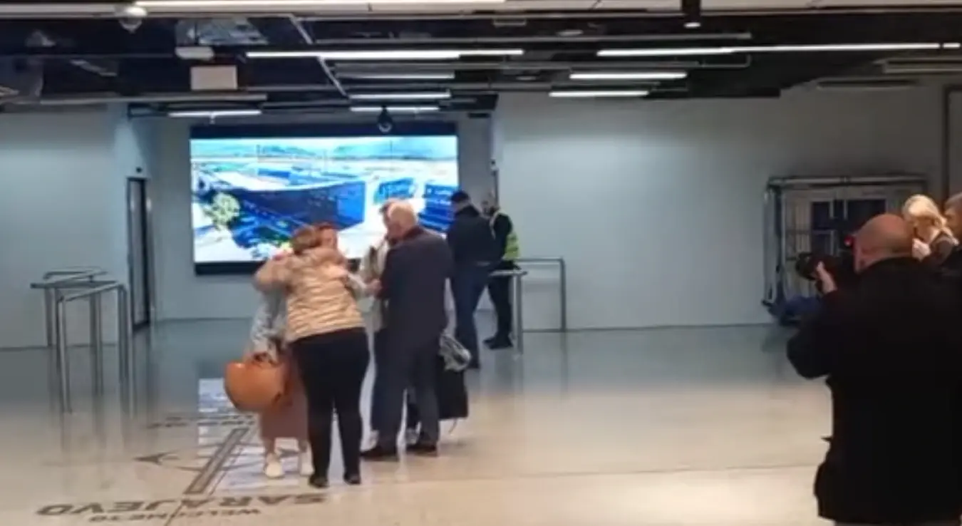 У Сарајево слетио авион из Дубаија с држављанима БиХ