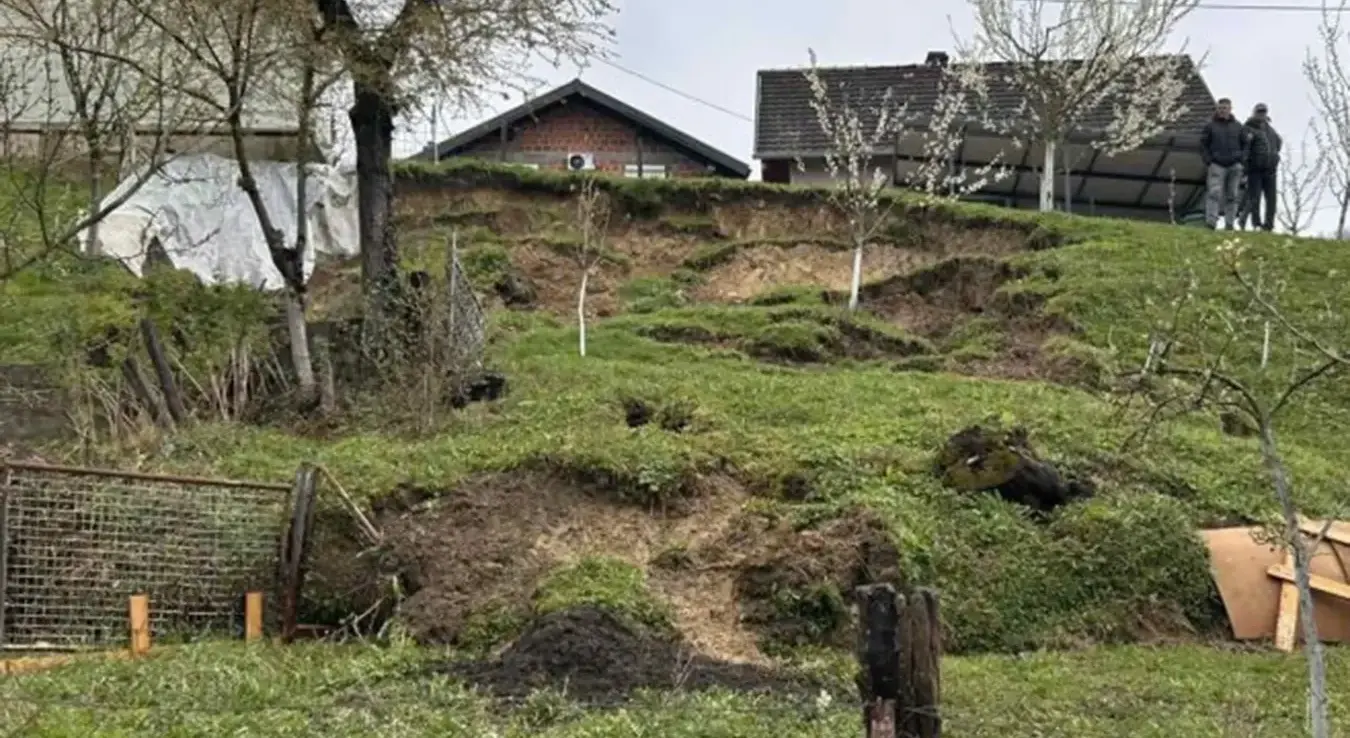У бањалучком насељу Старчевица клизиште је запријетило домаћинствима