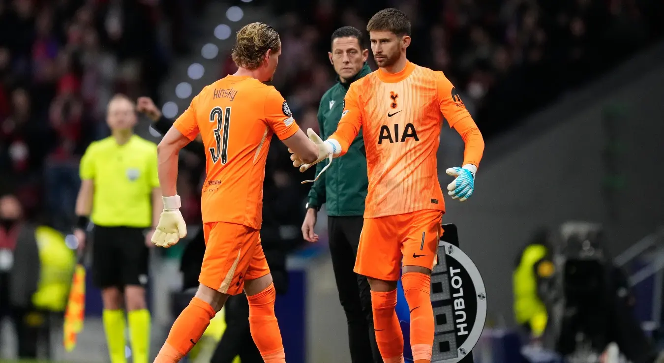 Невјероватна сцена: Примио 3 гола за 15 минута, тренер избацио голмана