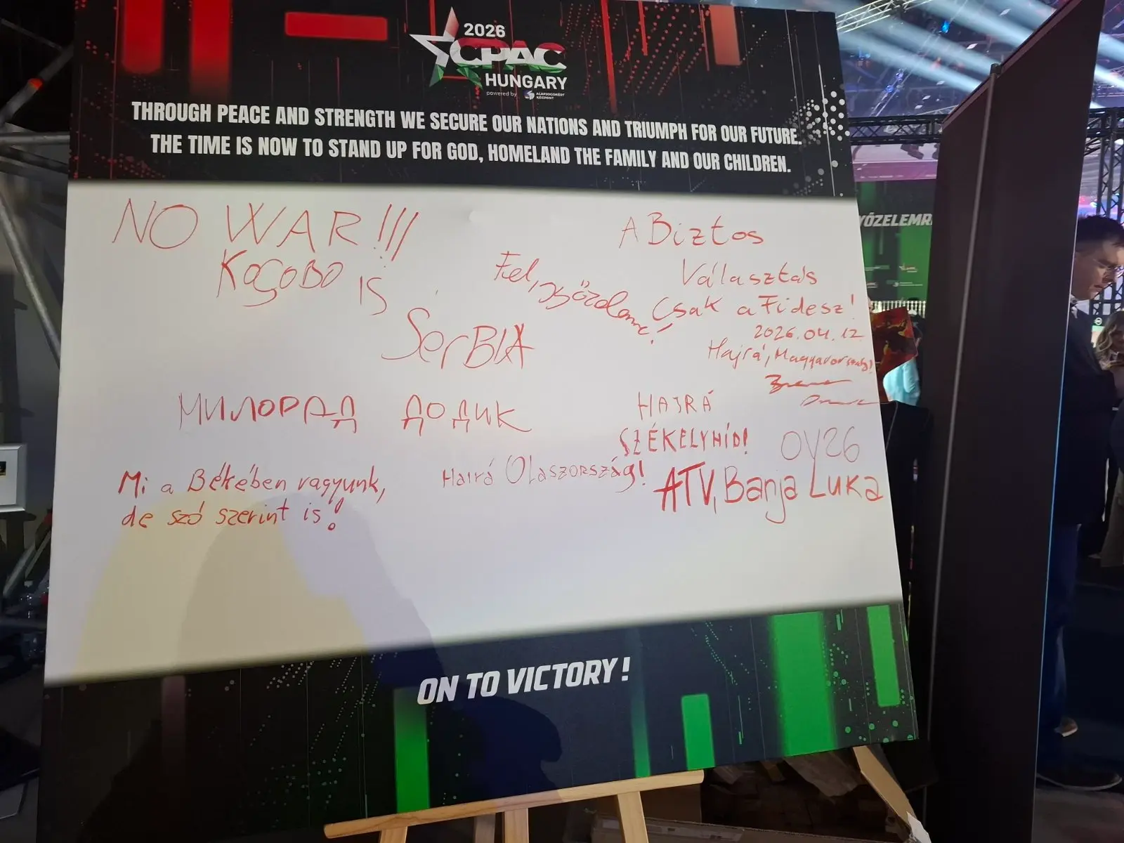 "CPAC Hungary" табла за госте