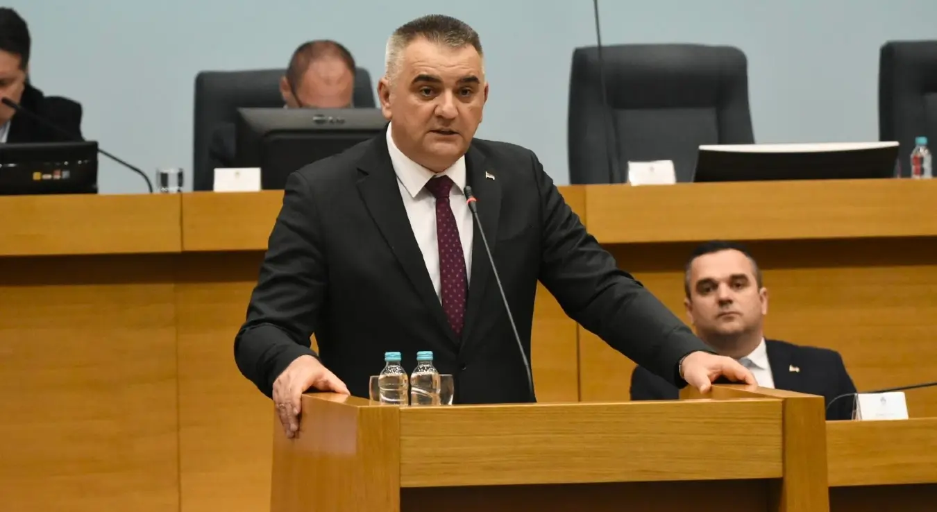 Усвојена оставка Саве Минића