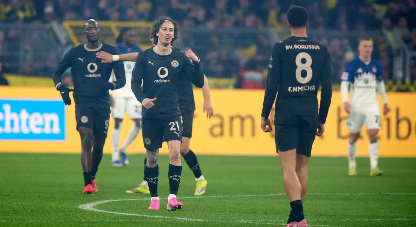 Борусија од 0:2 до 3:2 уз три пенала