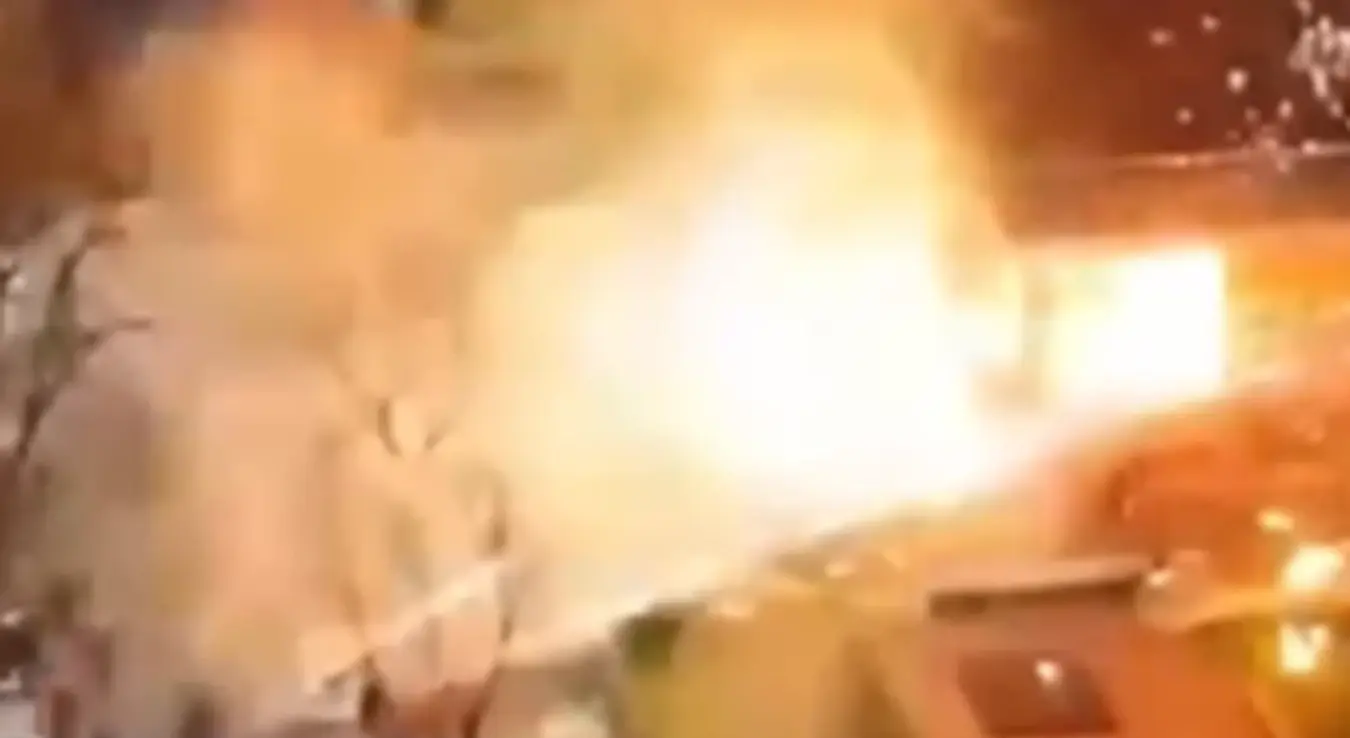 Запаљена кућа Енвера Хоџе