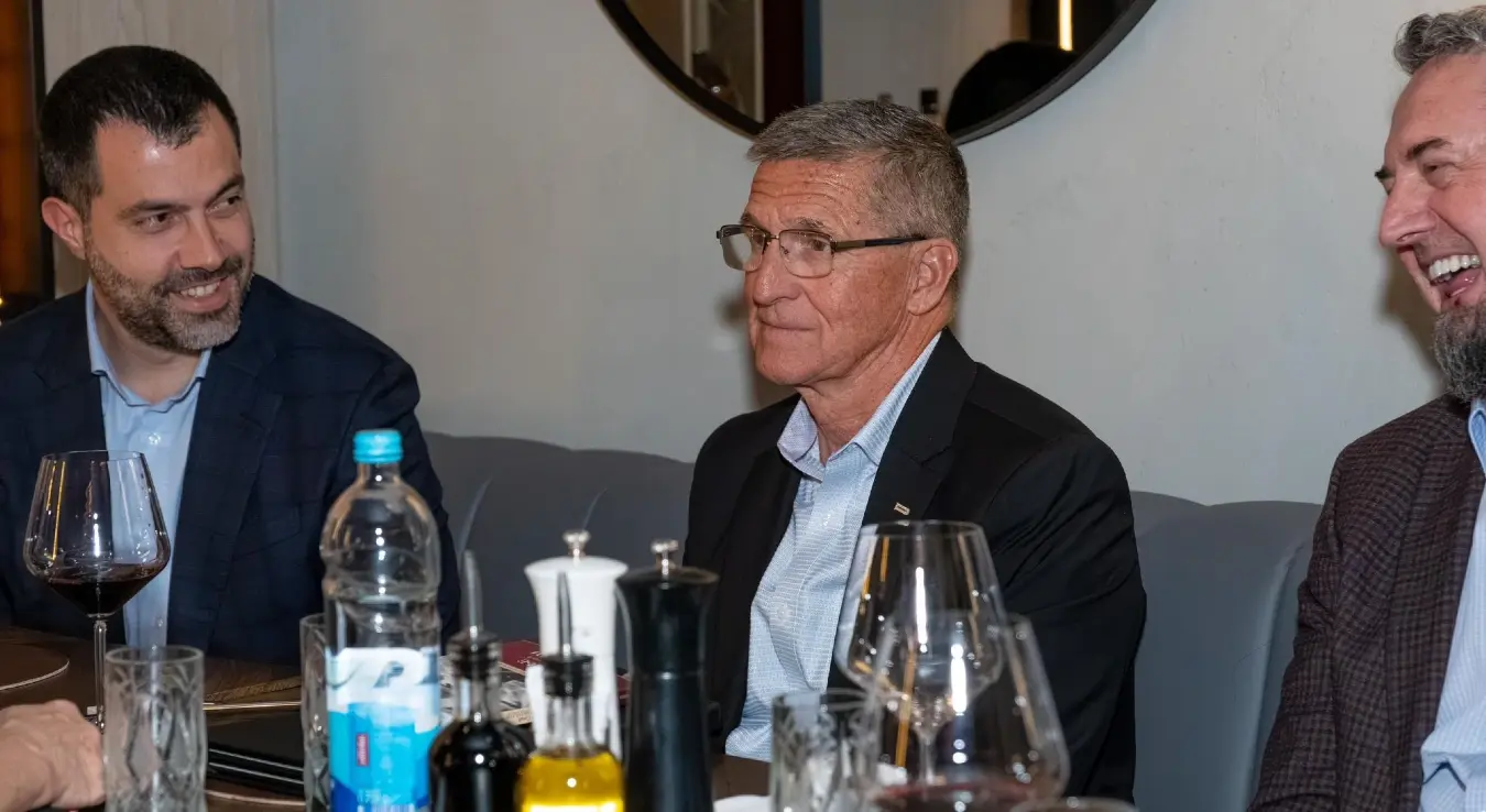 Игор Додик са Мајклом Флином о јачању односа Српске и САД