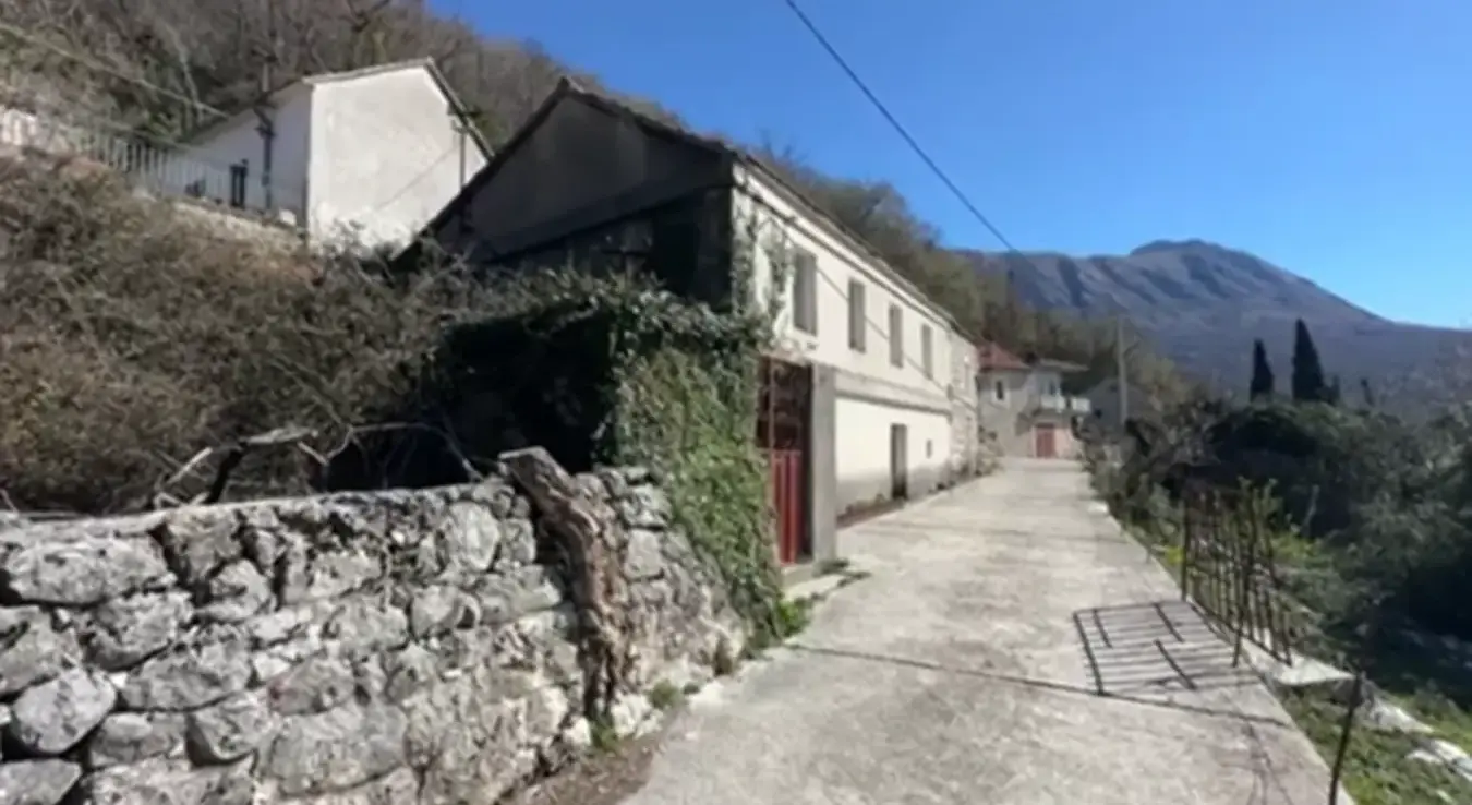 Село Сврчуге