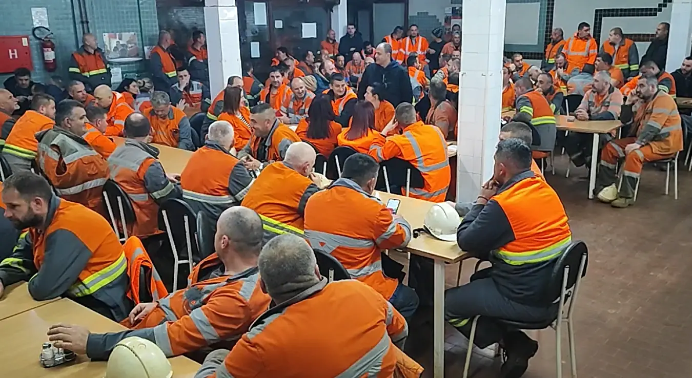 Радници "Нове Љубије" не одустају од захтјева: Ноћ провели на три локације