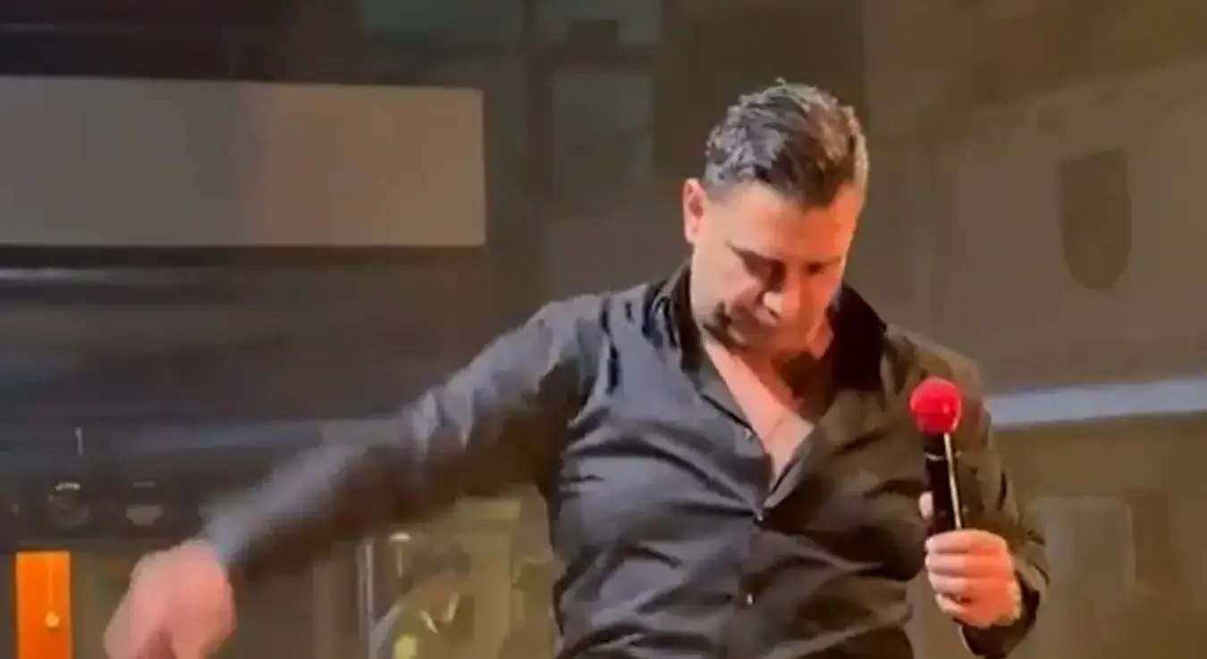 Дарко Лазић у сузама на наступу