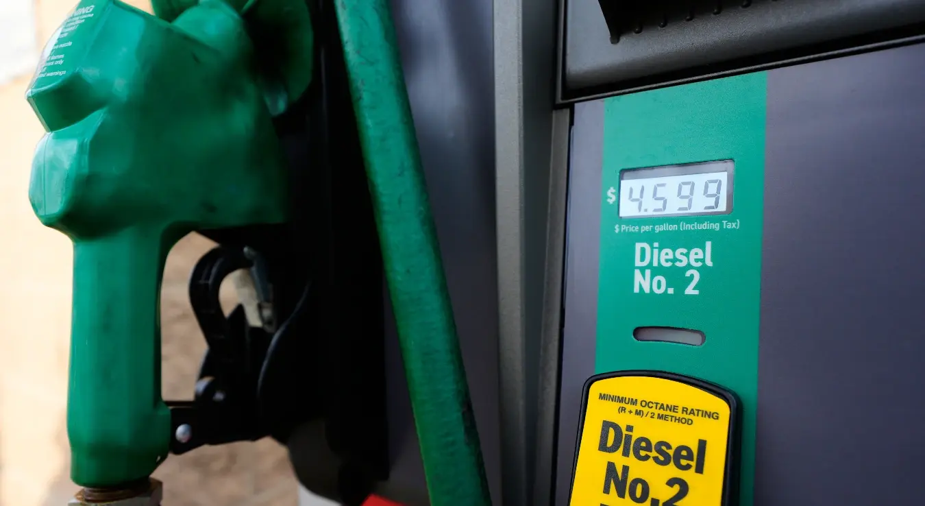 Тренутна цијена дизел горива приказана је на пумпи на бензинској станици у Ричардсону, Тексас, 6. марта 2026. године.