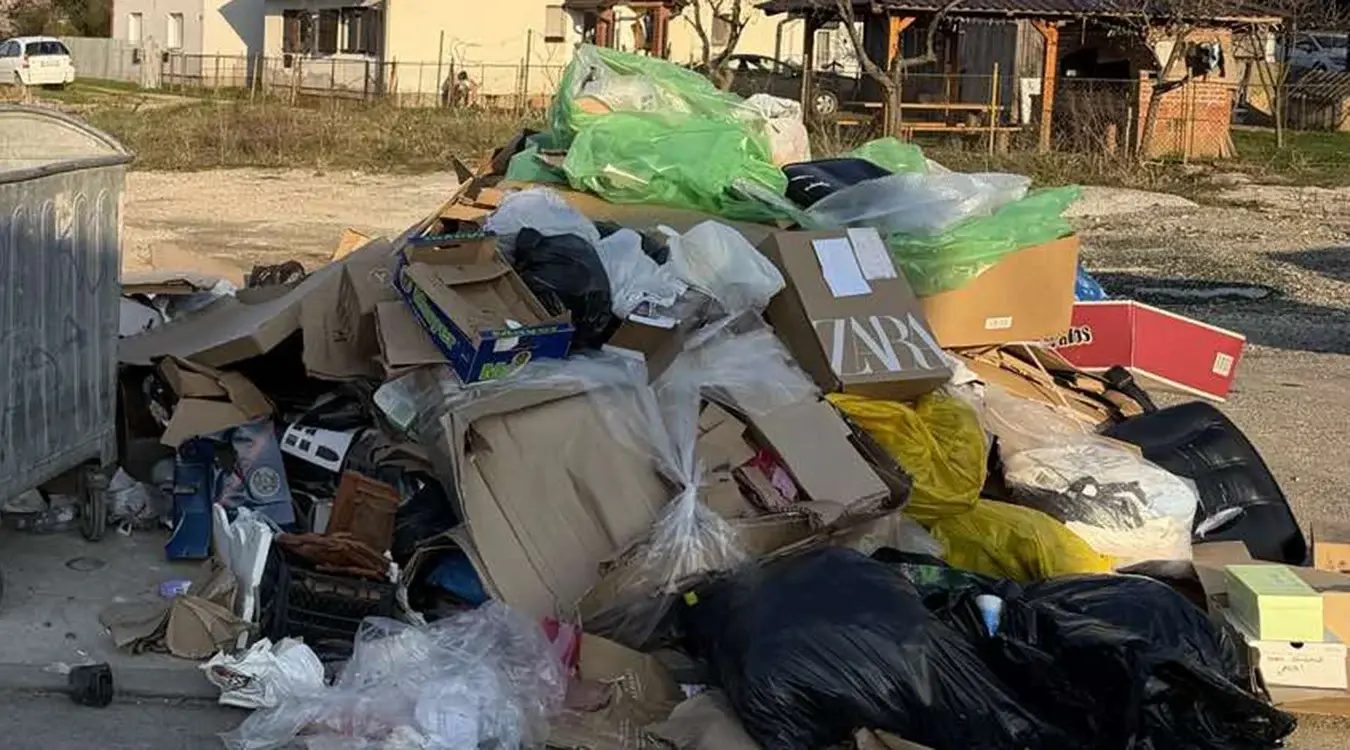 Смеће у насељу Ада гуши грађане