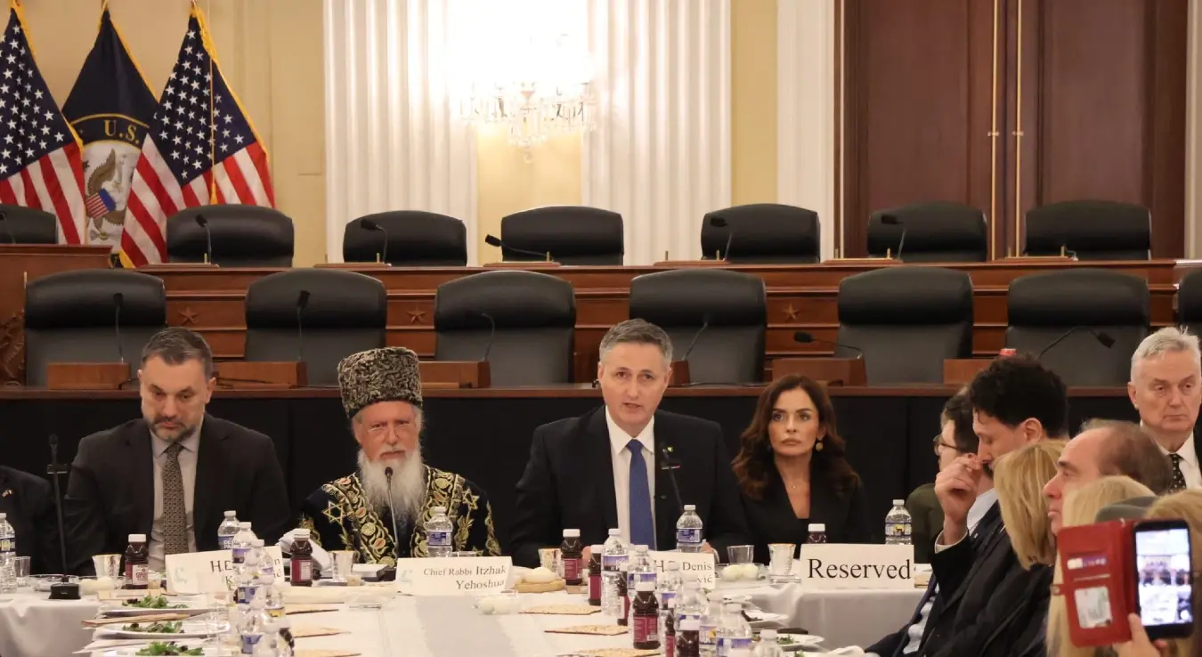 Спасавање посрнуле дипломатије: Продаја "браће" за подршку запада