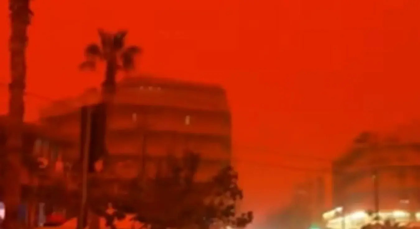 Небо изнад Грчке постало крваво црвено усљед олује