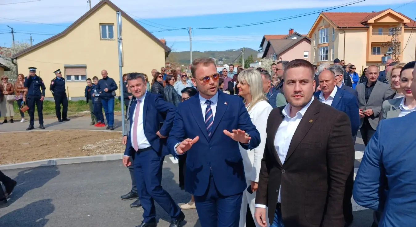 Градоначелник Бањалуке Драшко Станивуковић и његови сарадници на отварању моста у Чесми