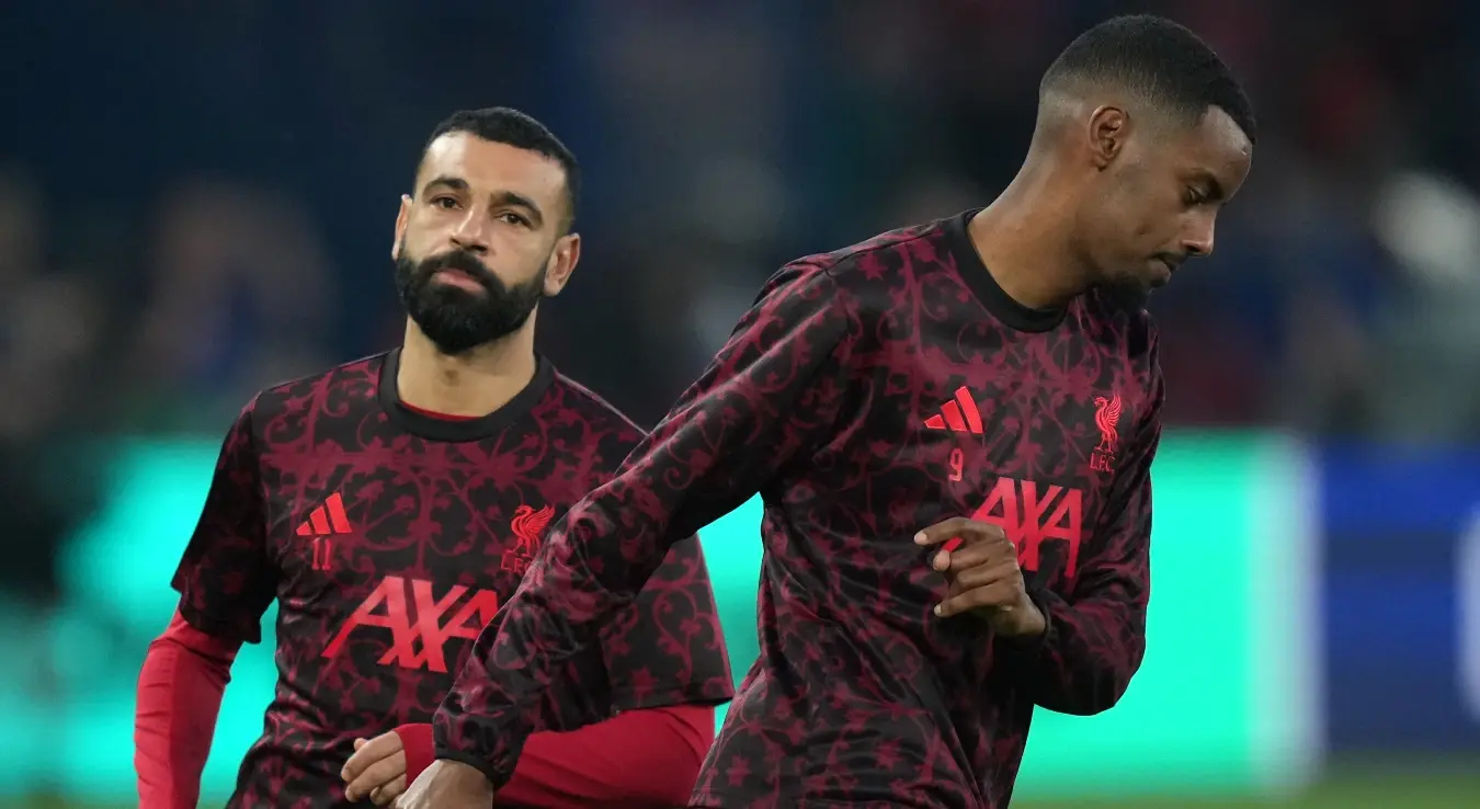 Ливерпулов Александар Исак, десно, и Ливерпулов Мохамед Салах трче током загријавања пред прву утакмицу четвртфинала Лиге шампиона између Пари Сен Жермена и Ливерпула у Паризу, сриједа, 8. април 2026.