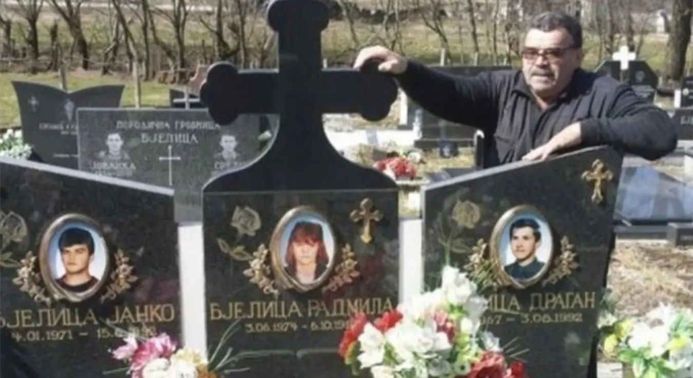 Маринко Бјелица, ратни војни инвалид на гробовима своје троје дјеце, погинулих бораца Војске Републике Српске