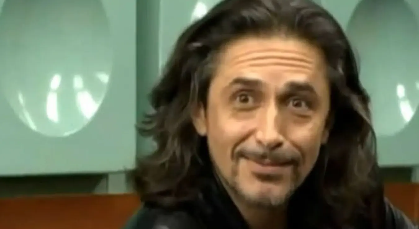 Сцена из филма Кенгур у којој Барон, глумац Предраг Пеђа Бјелац гледа у камеру током своје сцене