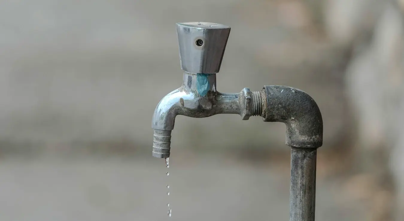 Суха славина, нема воде, капа вода, капљице