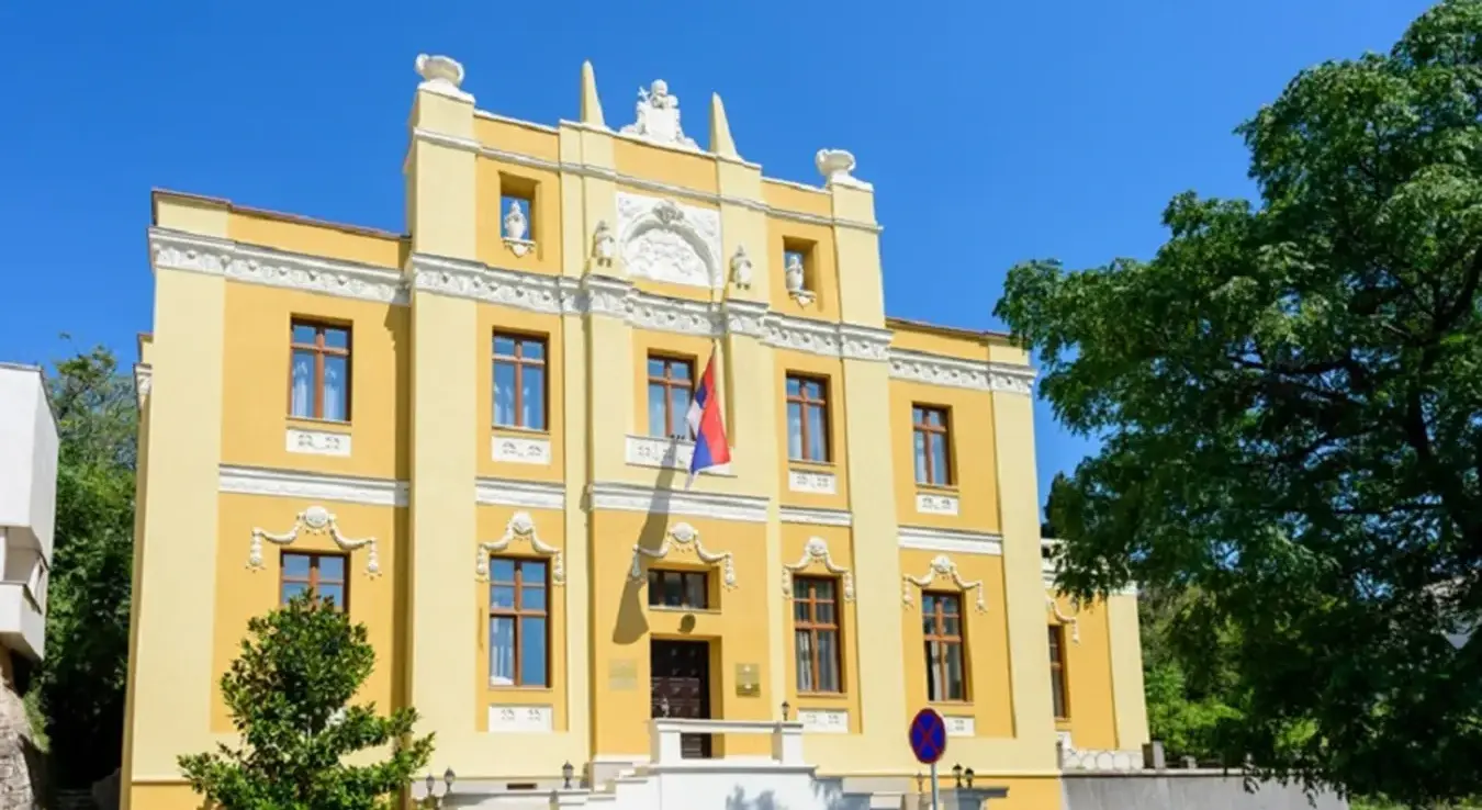 Српско просвјетно и културно друштво "Просвјета" – Градски одбор Мостар, у сарадњи са Српском православном црквеном општином Мостар, десети пут додјељује Просвјетину стипендију "Владимир Ћоровић".