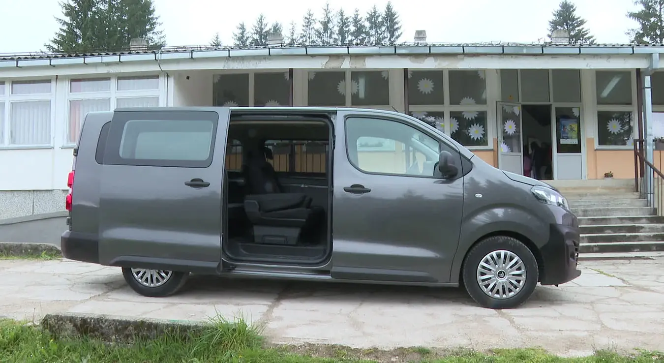 Комби за превоз ученика