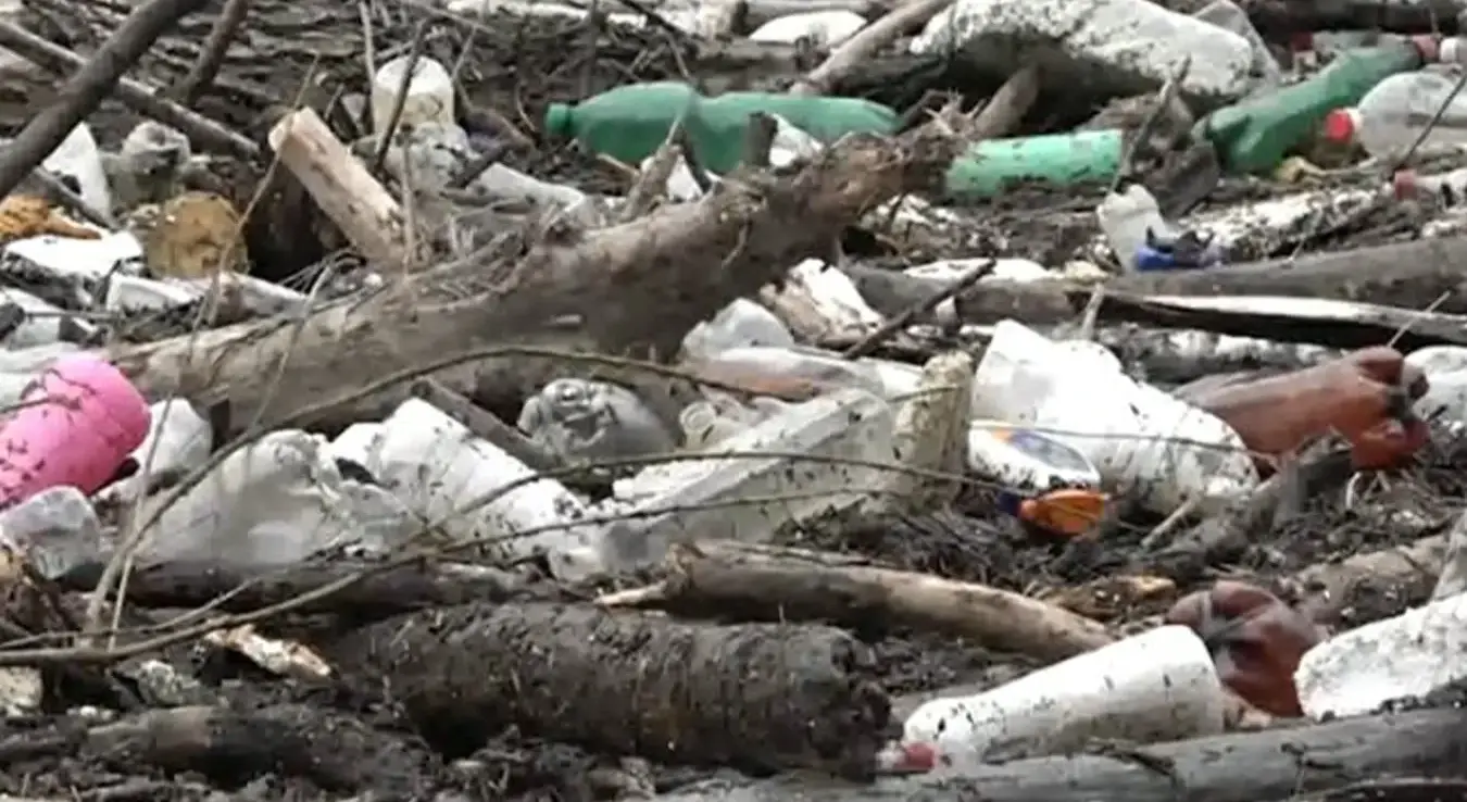 Плутајући отпад на ријеци Дрини