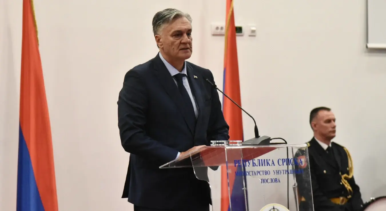 Синиша Каран, предсједник Републике Српске, говори на централној свечаности у Центру за обуку Залужани поводом Дана Републике Српске, 4. април 2026. године.