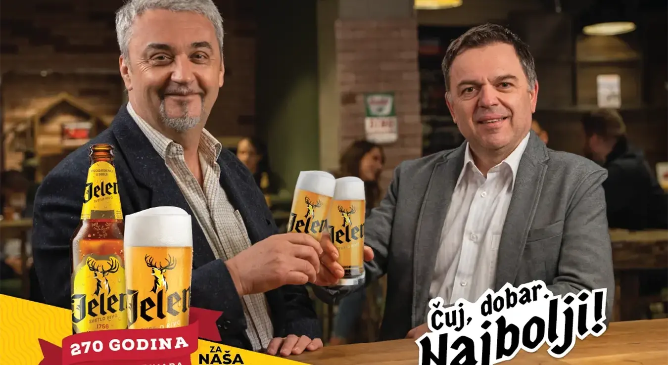 Спот за прославу јубилеја Апатинске пиваре, бренд Јелен пиво. Александар Стојковић Пикси држи пиво.