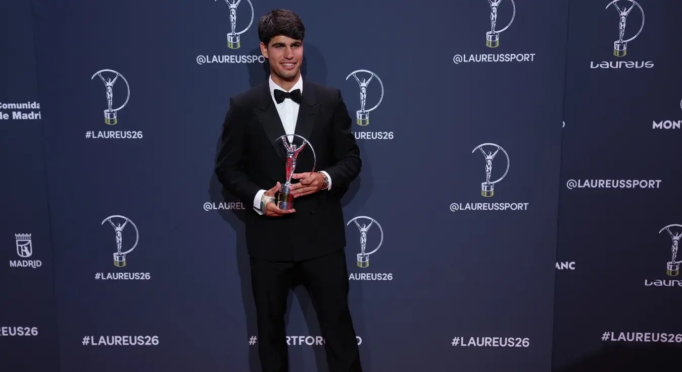Карлос Алкараз позира са својом наградом Лауреус за спортисту године током церемоније додјеле Лауреус Свјетских спортских награда за 2026. годину у Мадриду, Шпанија.