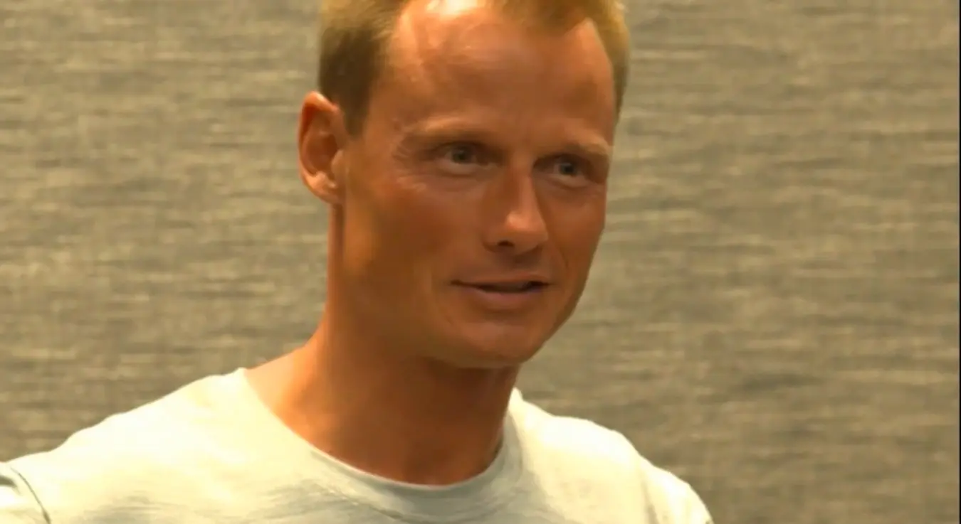 Александер Манингер на представљању у Ливерпулу