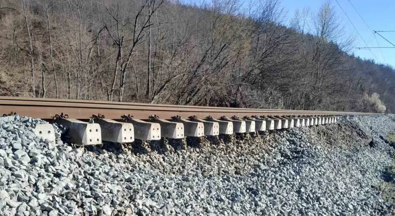 Пруга на дионици пута између Шњеготине и Укрине