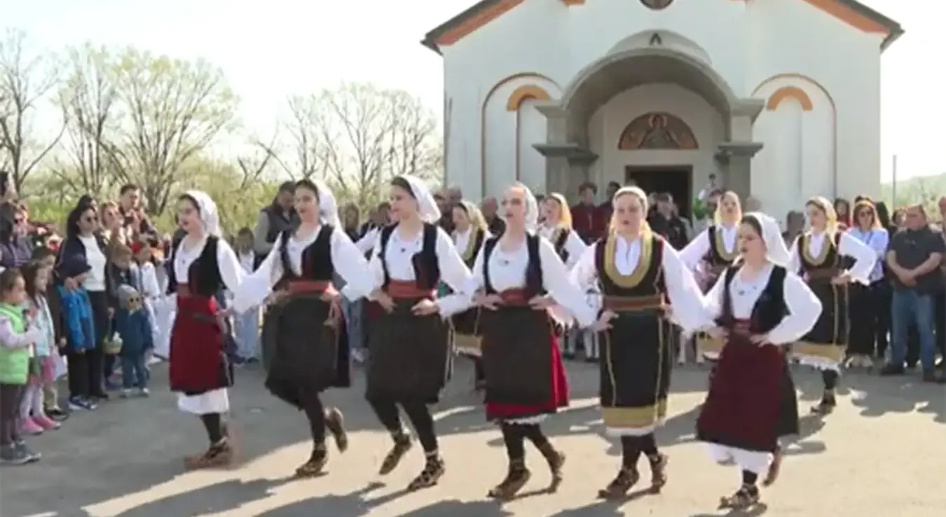 Васкрс у Бакинцима обиљежен уз пјесму, игру и трку јаја