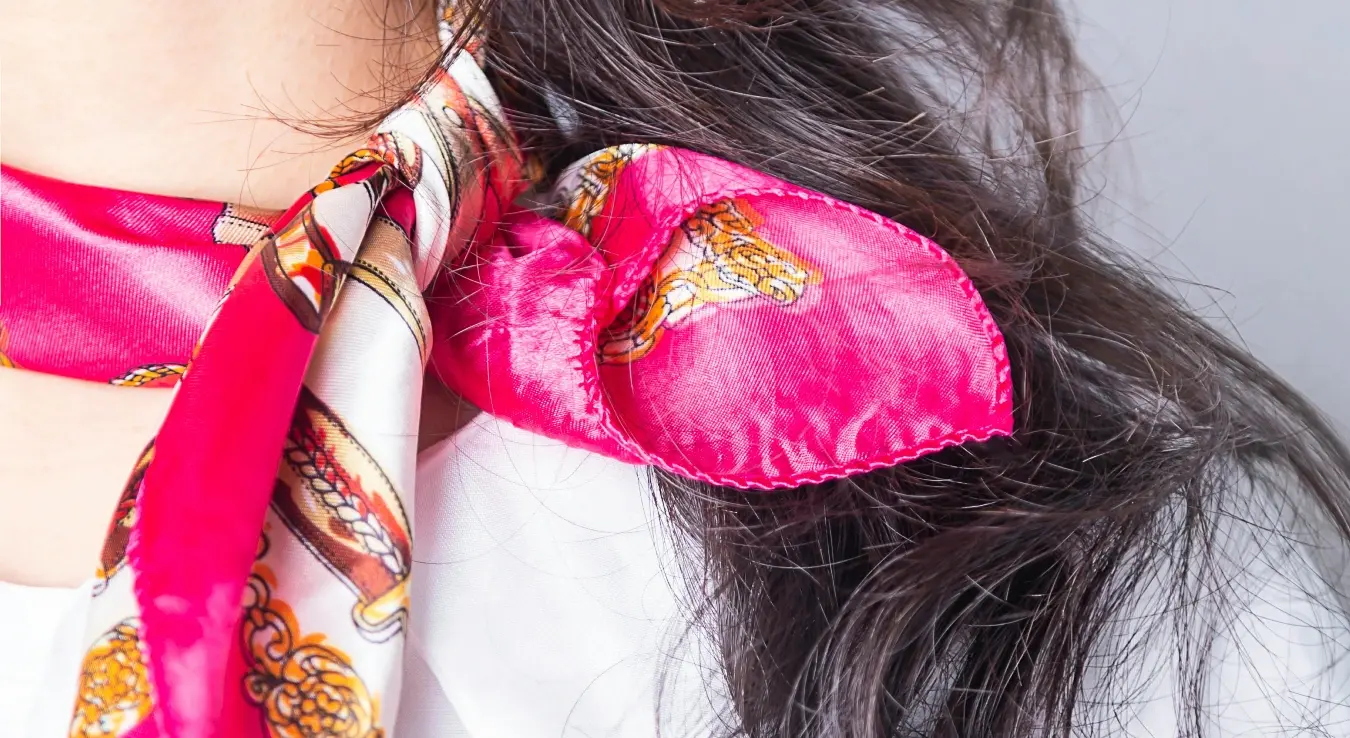 Розе марама око врата