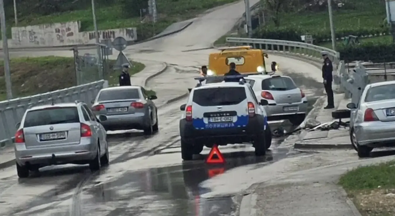 Саобраћајна несрећа код моста на Петрићевцу.
