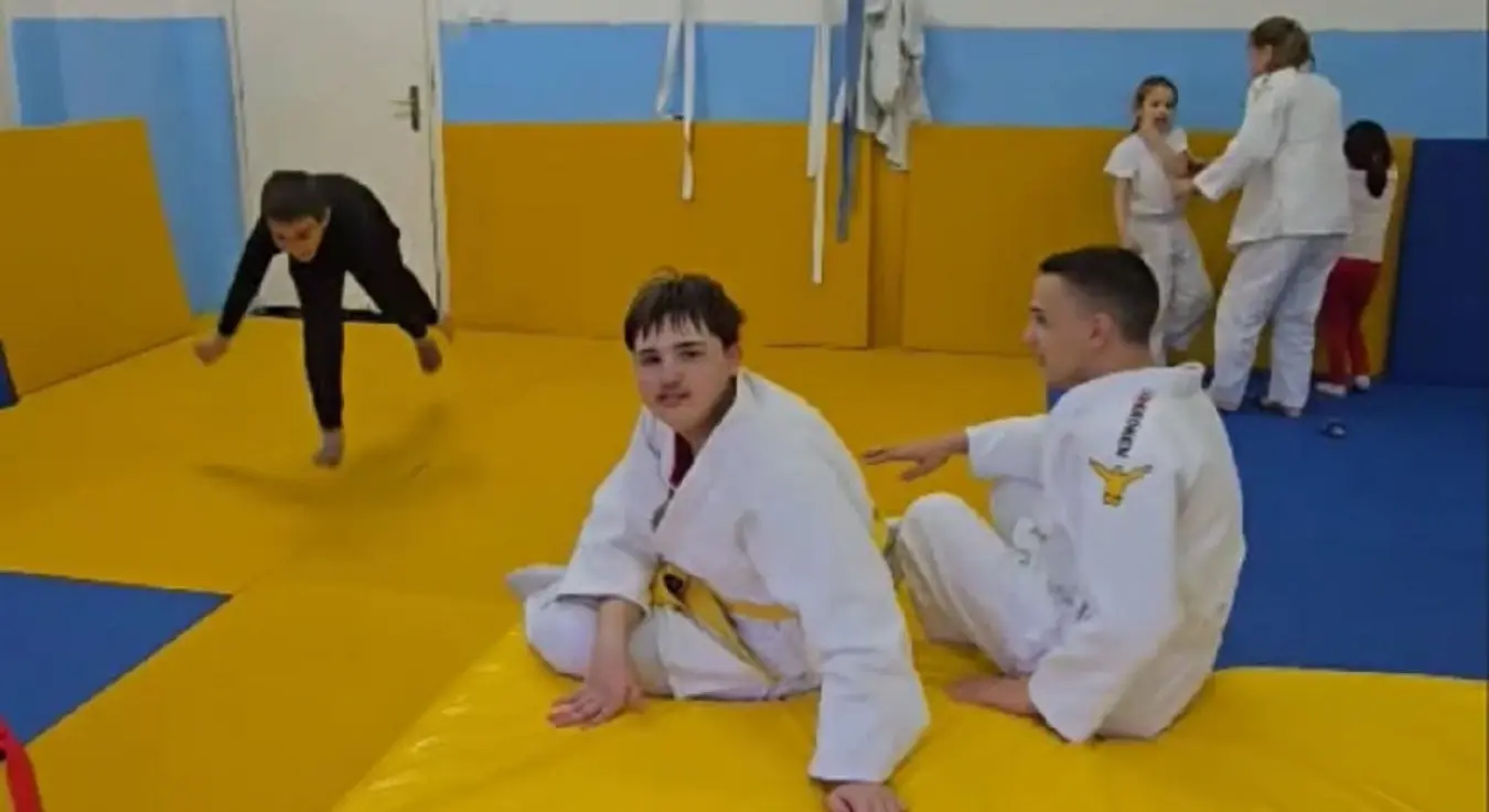 Млади џудисти Џудо клуба Борац вјежбају током тренинга