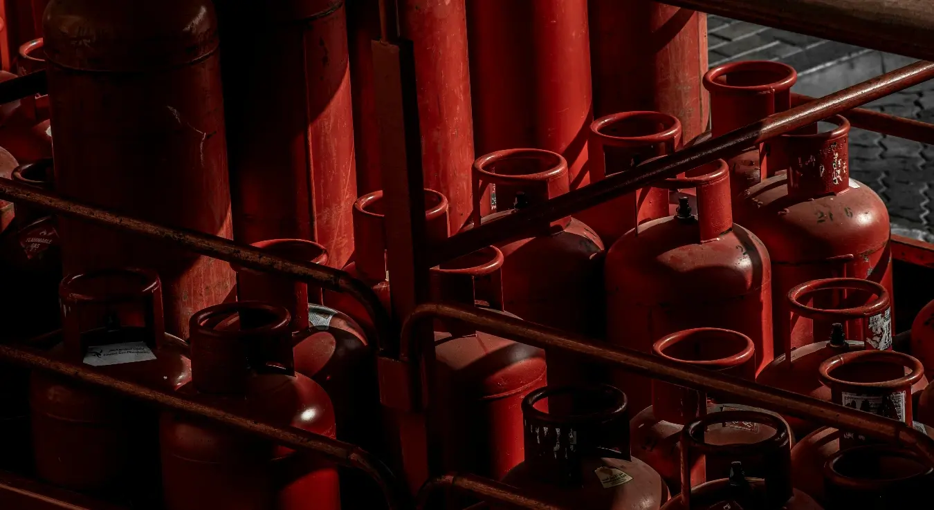 Више плинских боца на складишту