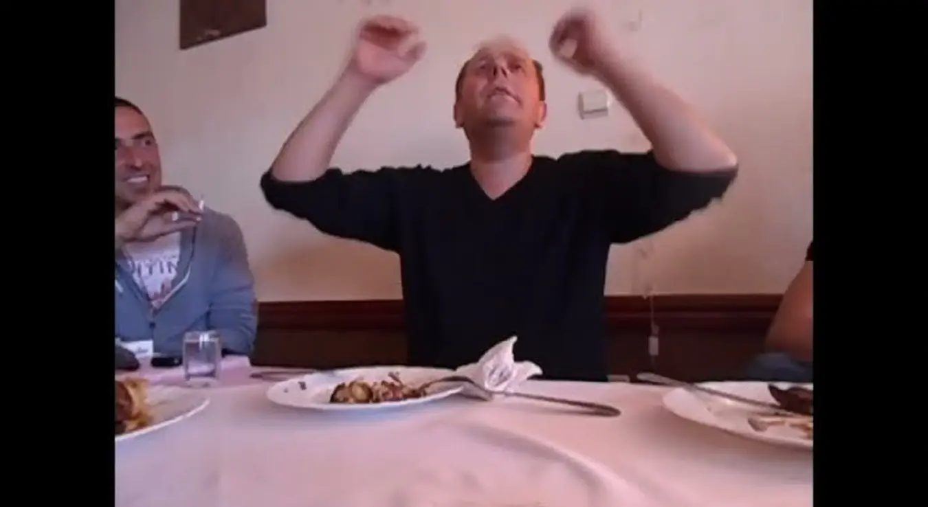 Рамиз Змај у свом клипу Мртвачка кола