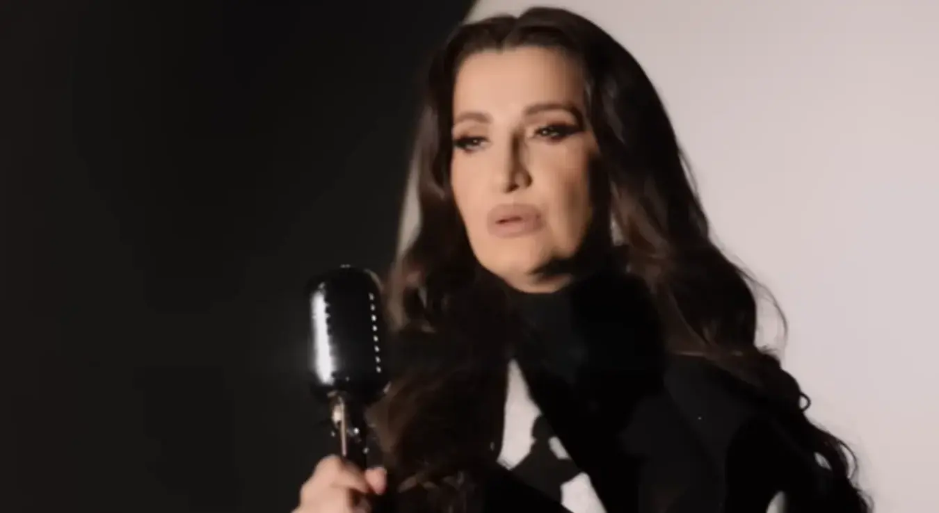 Мира Шкорић, исјечак из спота за пјесму Браним се