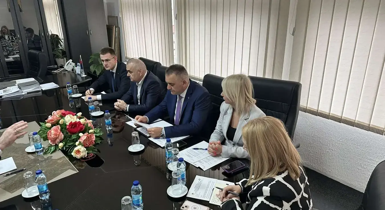 Предсједник Владе Саво Минић борави у Зворнику заједно са министром саобраћаја и веза Зораном Стевановићем