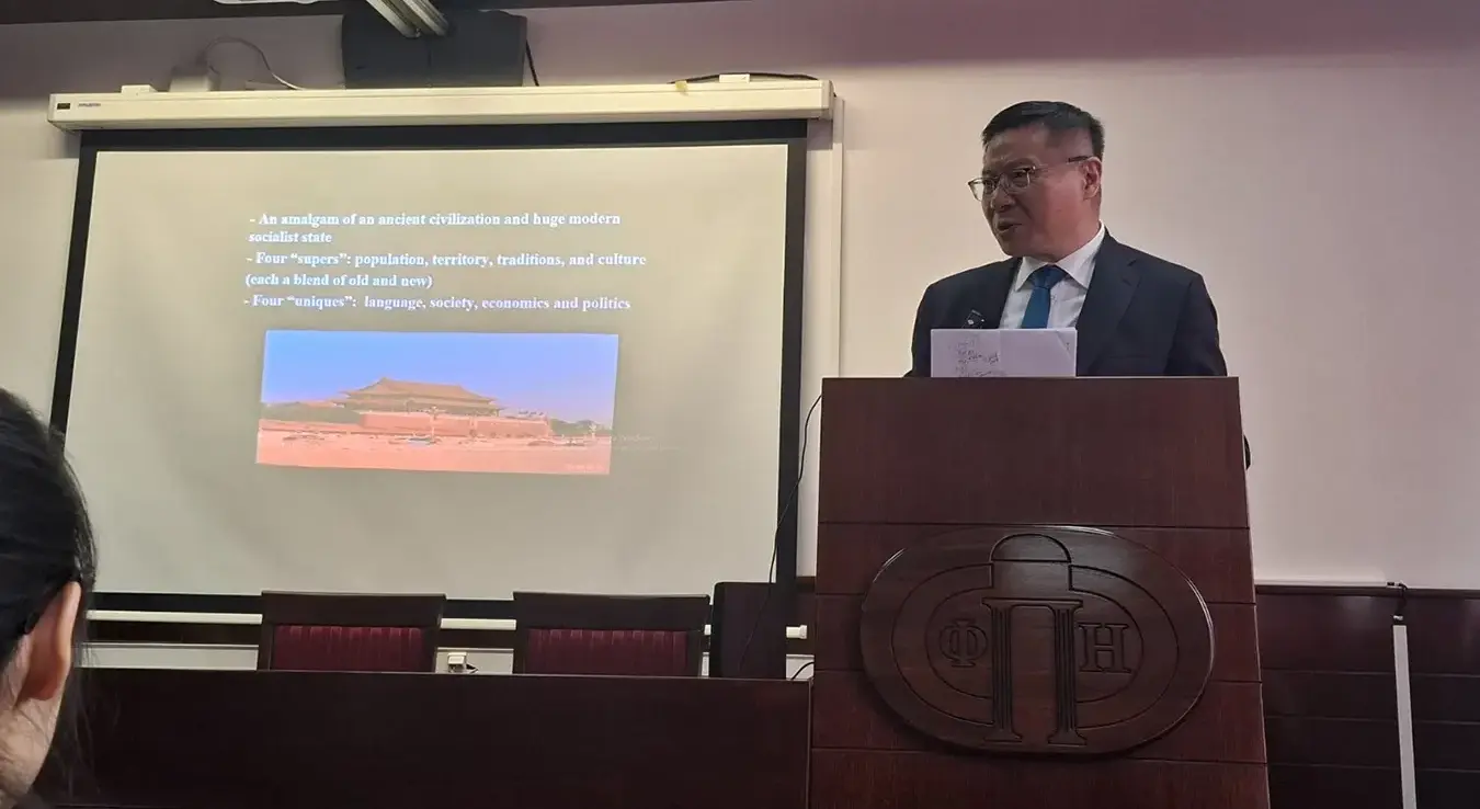 Џанг Вејвеј, професор и један од водећих стручњака у обласни међународних односа одржао је предавање на Факултету политичких наука у Бањалуци.