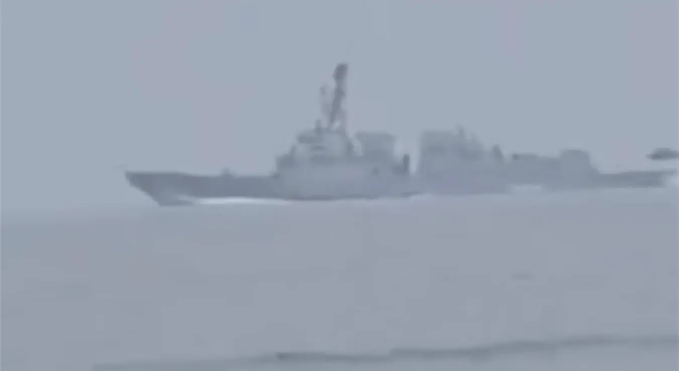 Амерички ратни брод у Хормузу, Иран објавио снимак